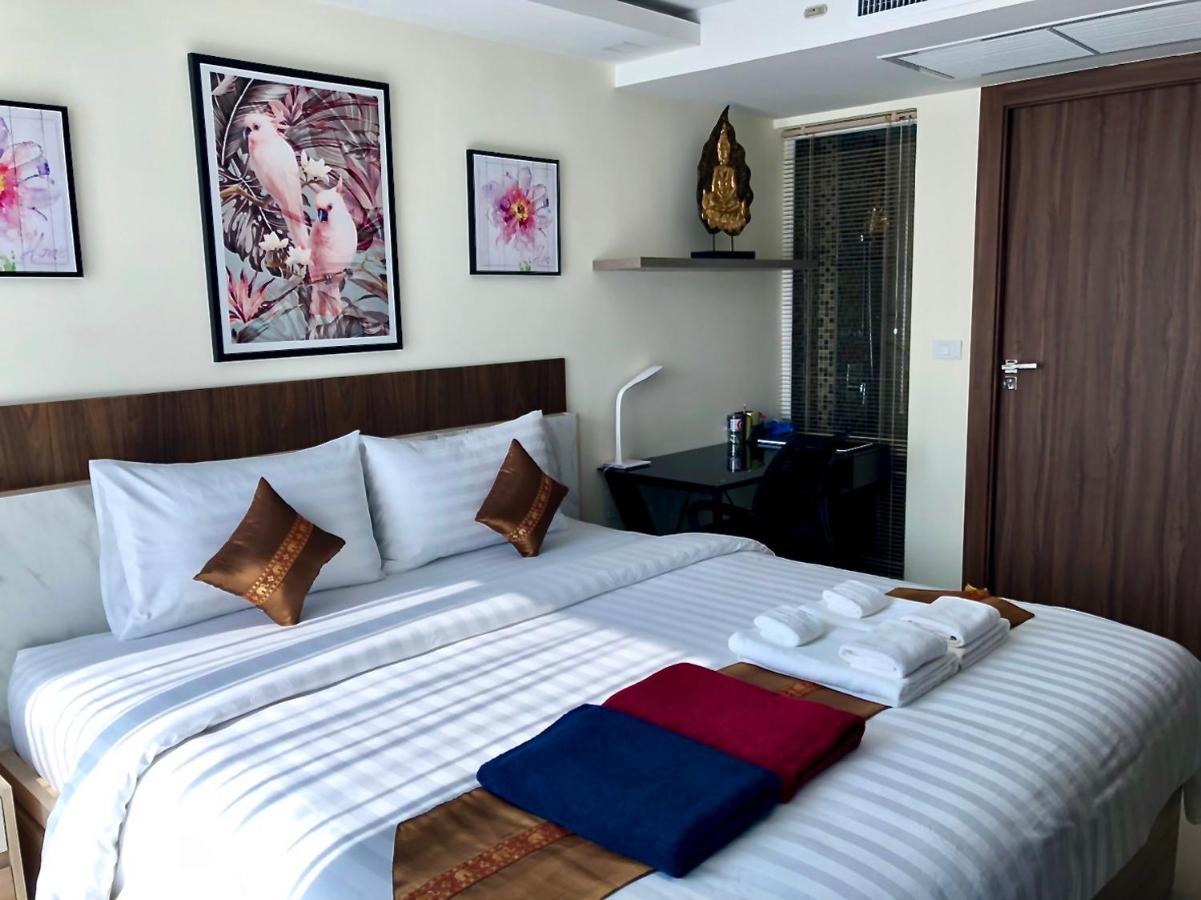 Luxury Business Suits In Grand Avenue By Pattaya City Estates Exterior photo