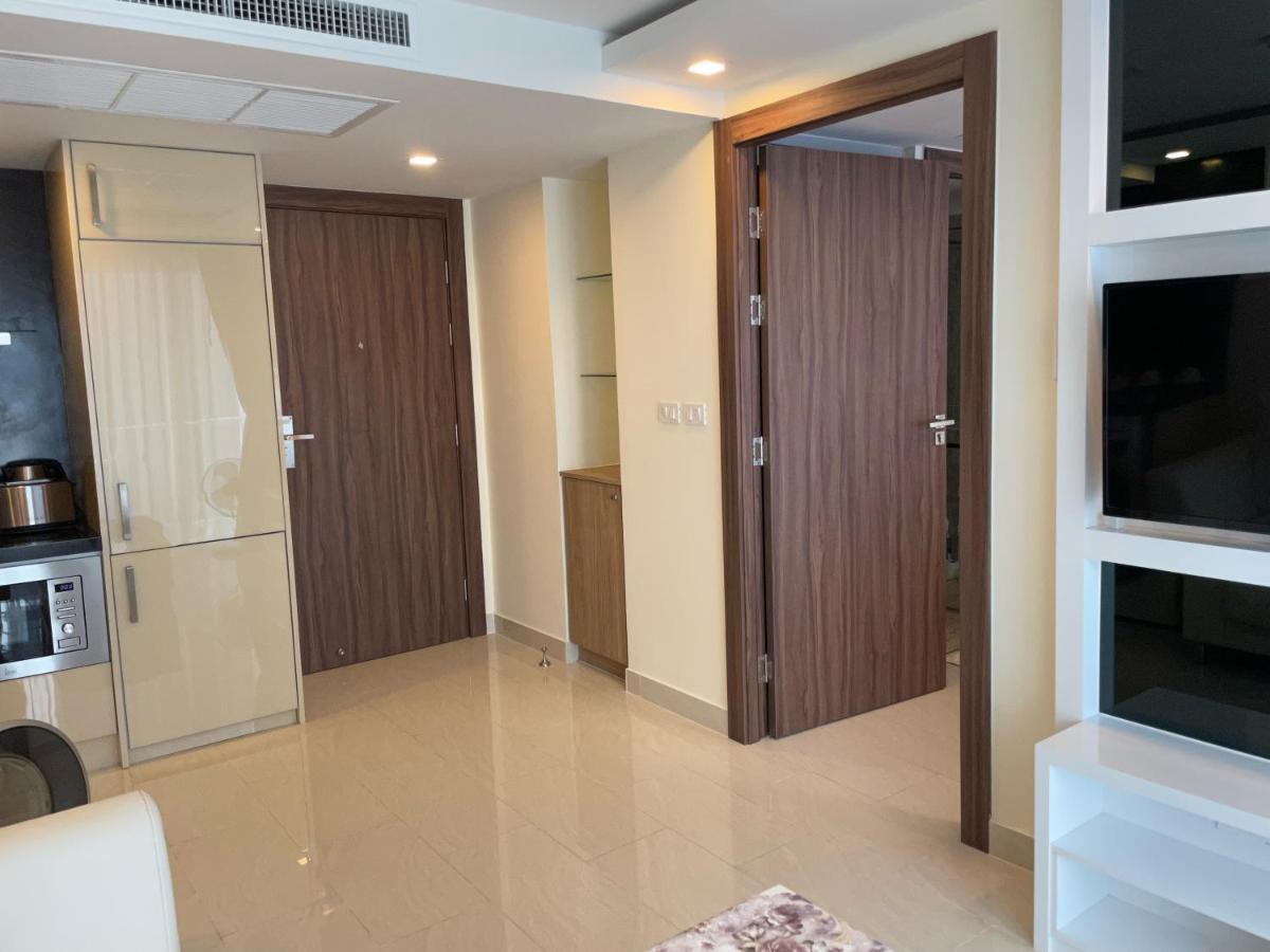 Luxury Business Suits In Grand Avenue By Pattaya City Estates Exterior photo