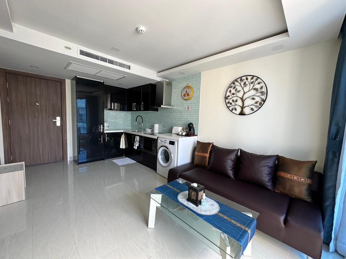 Luxury Business Suits In Grand Avenue By Pattaya City Estates Exterior photo