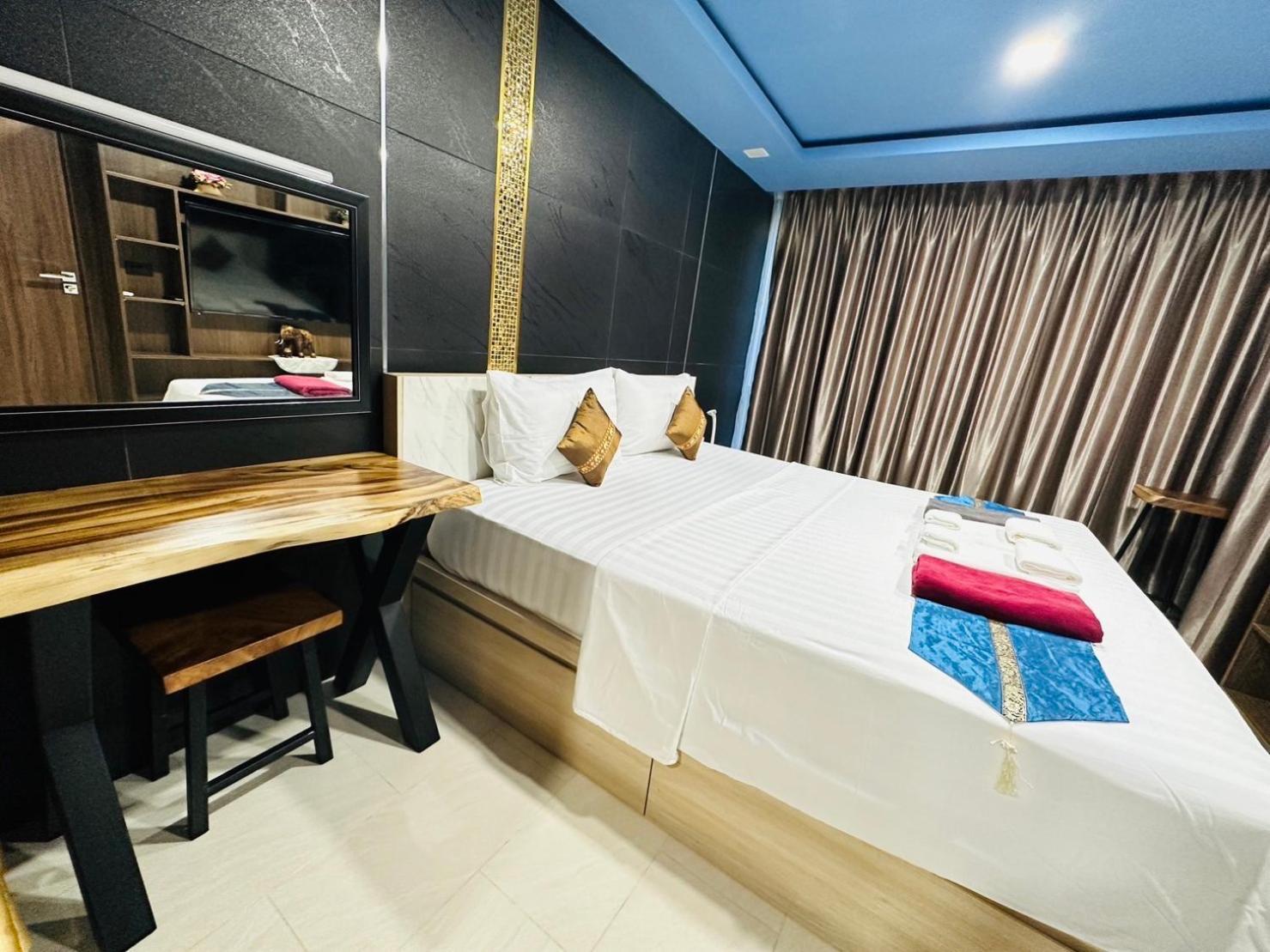 Luxury Business Suits In Grand Avenue By Pattaya City Estates Exterior photo
