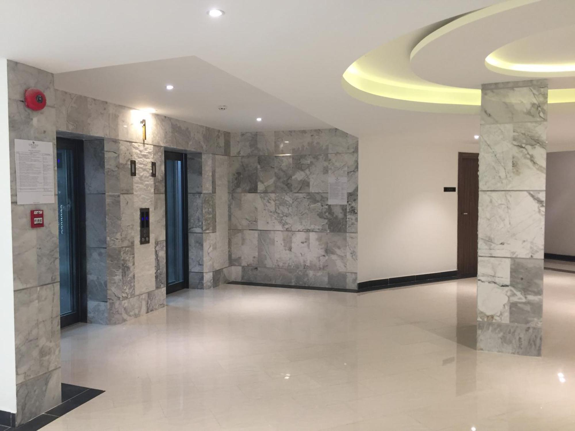 Luxury Business Suits In Grand Avenue By Pattaya City Estates Exterior photo